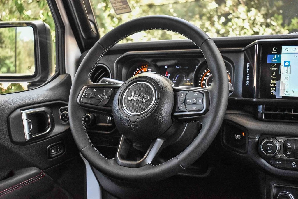 2025 Jeep Wrangler Rubicon photo 13