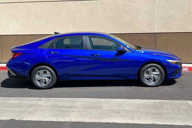 2025 Hyundai Elantra SE photo 4