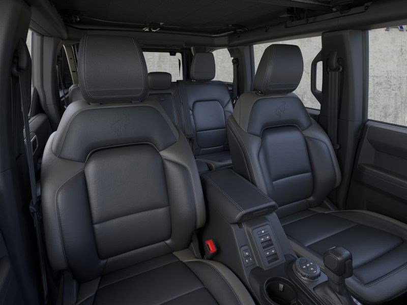 2025 Ford Bronco Outer Banks photo 2