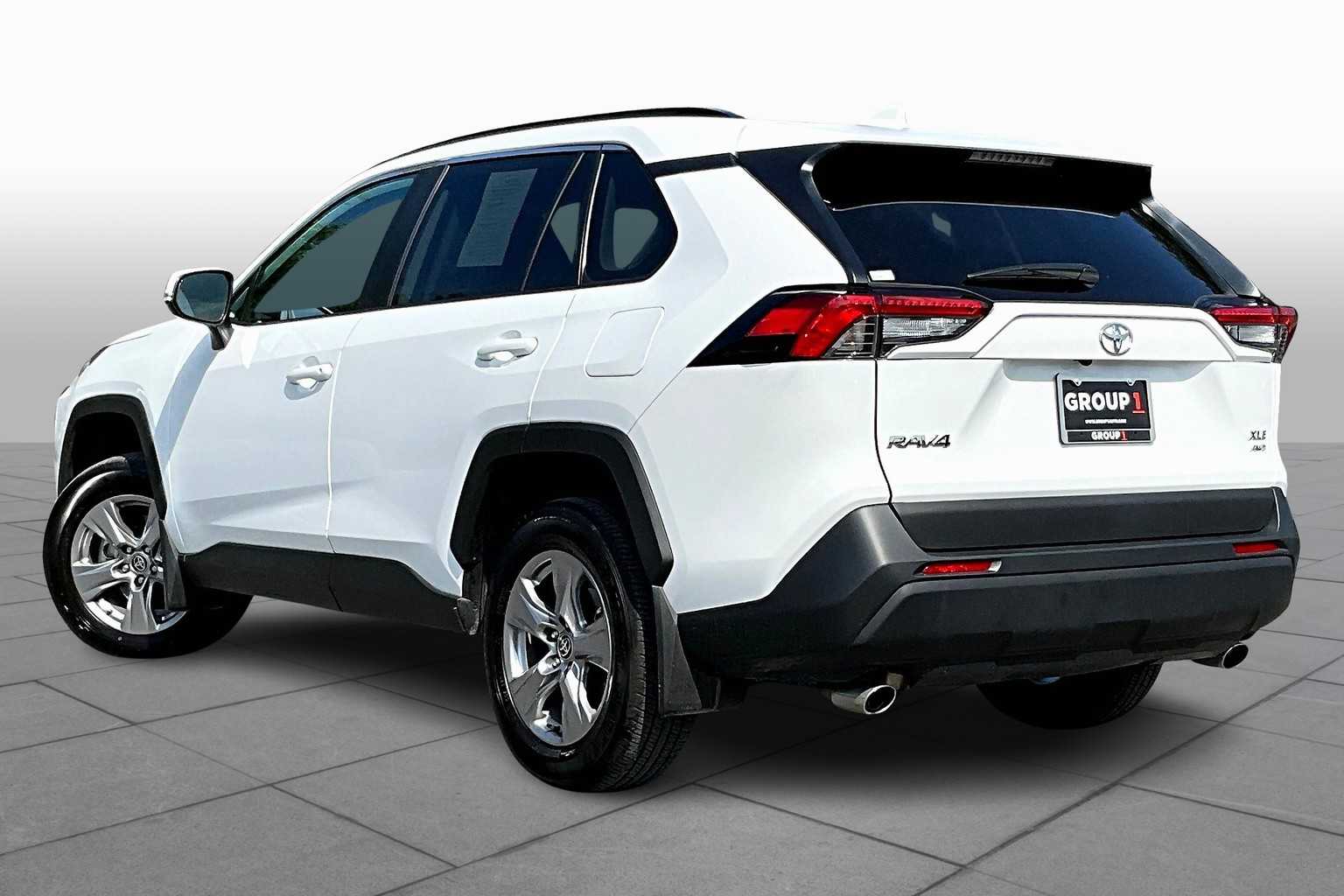 2025 Toyota RAV4 XLE photo 10