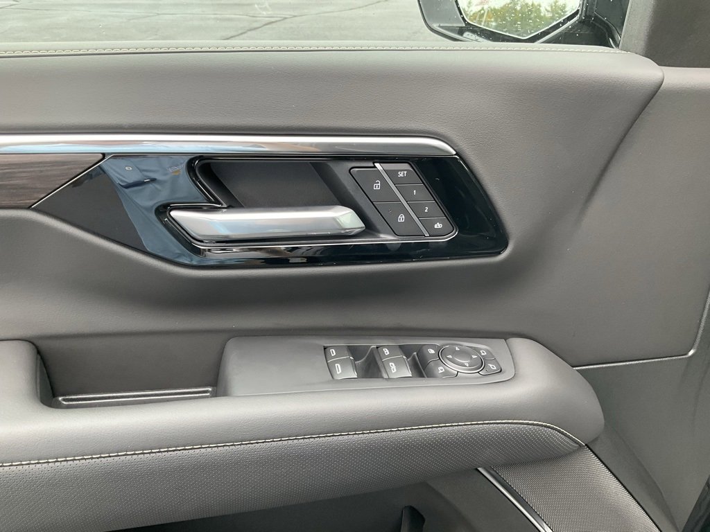 2025 Chevrolet Tahoe Premier photo 13