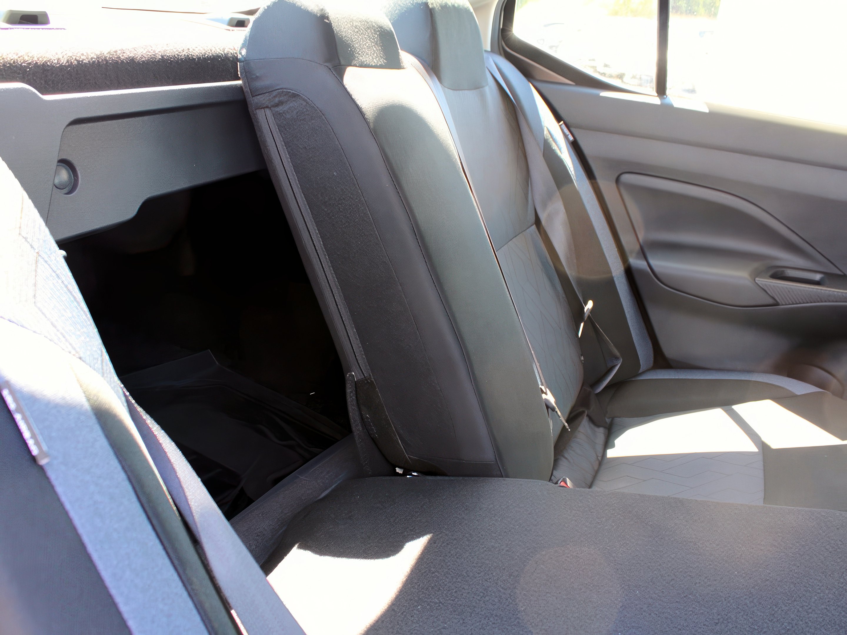 2025 Nissan Versa SV photo 24