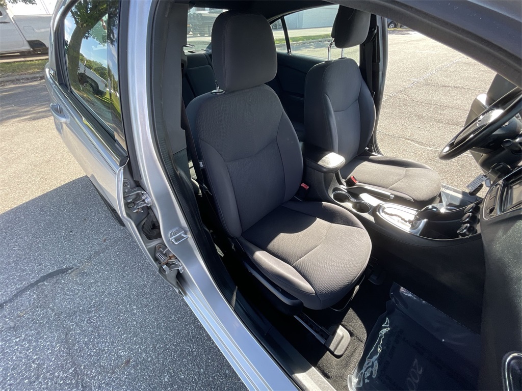 2012 Chrysler 200 LX photo 23