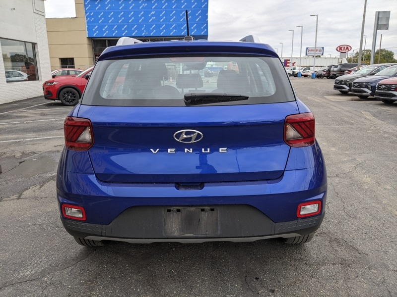2023 Hyundai Venue Limited photo 4