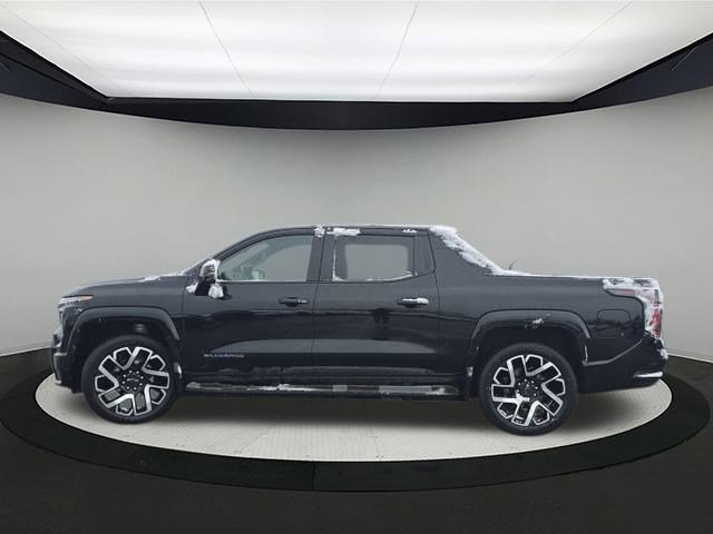 2024 Chevrolet Silverado EV RST photo 3