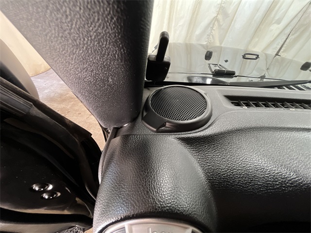 2016 Jeep Wrangler Unlimited Sahara photo 11