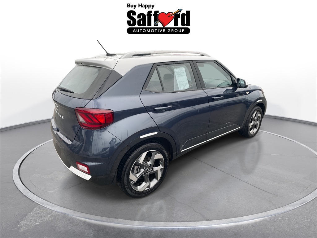 2024 Hyundai Venue Limited photo 2