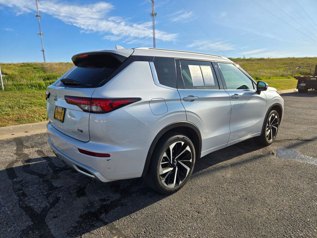 2022 Mitsubishi Outlander SEL photo 3