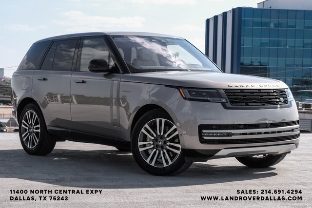 2023 Land Rover Range Rover SE photo 3