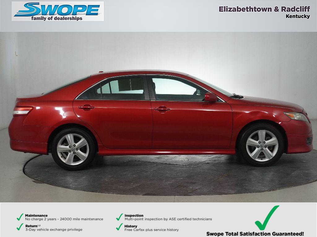 2011 Toyota Camry SE photo 2