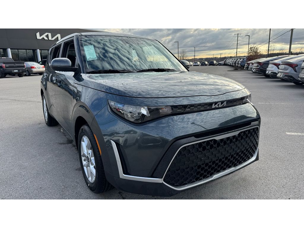 2025 Kia Soul LX's photo