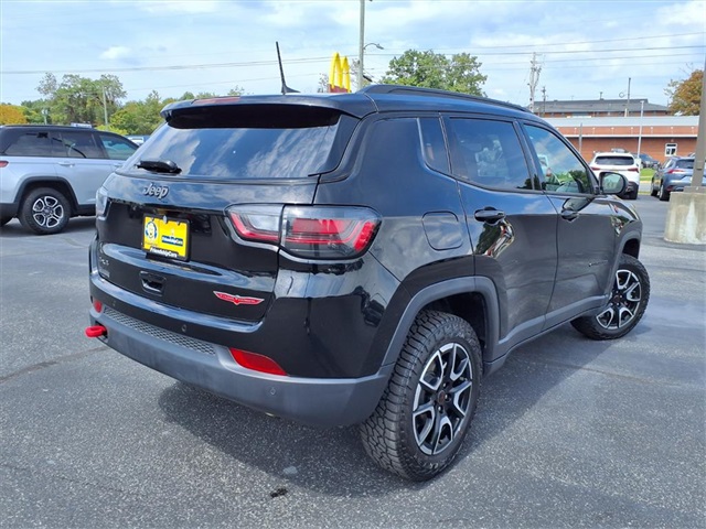 2025 Jeep Compass Trailhawk photo 17
