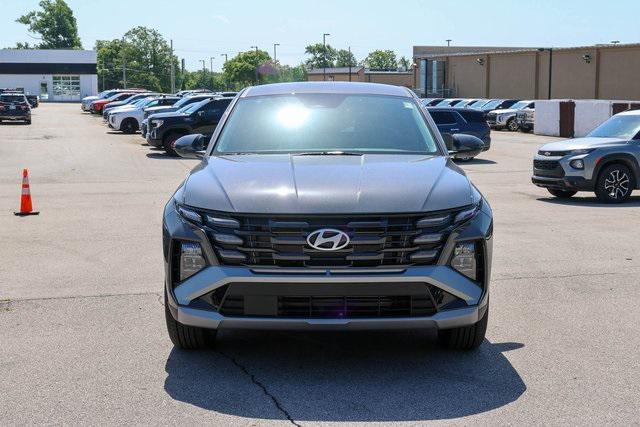 New 2025 Gray Hyundai SE FWD image 2