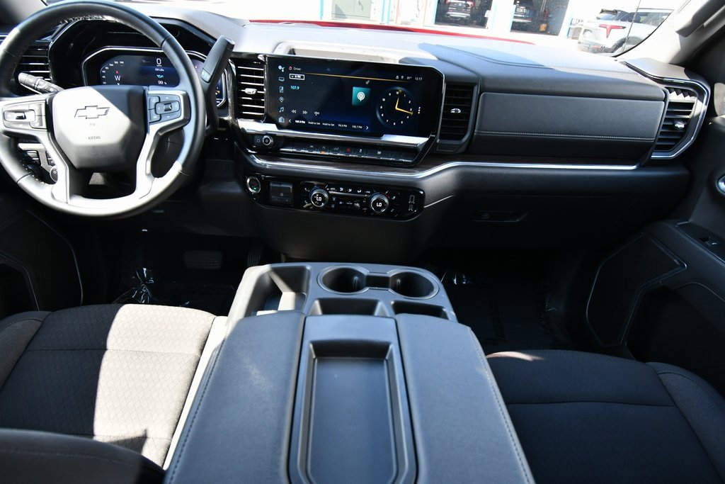 2025 Chevrolet Silverado 1500 LT photo 3