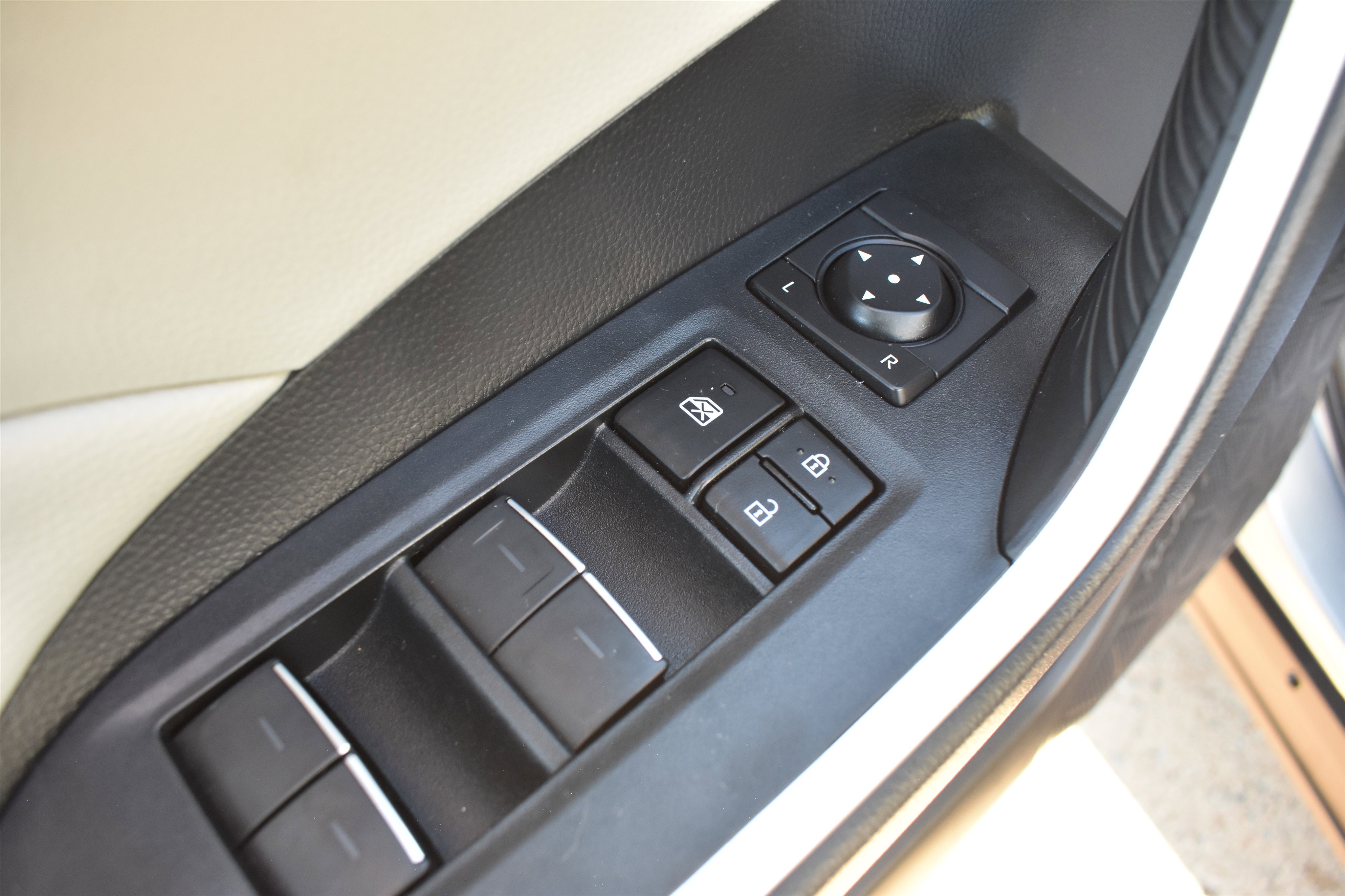 2023 Toyota RAV4 XLE photo 6