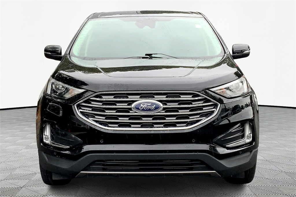 2024 Ford Edge Titanium photo 2