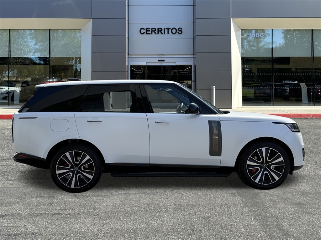 2025 Land Rover Range Rover SV photo 4