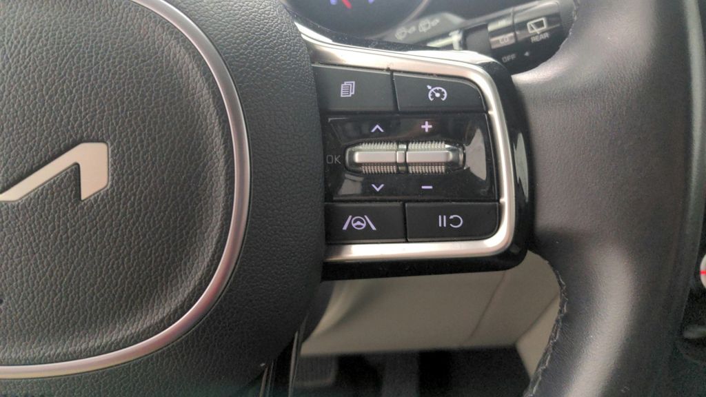 2024 Kia Carnival LX photo 18