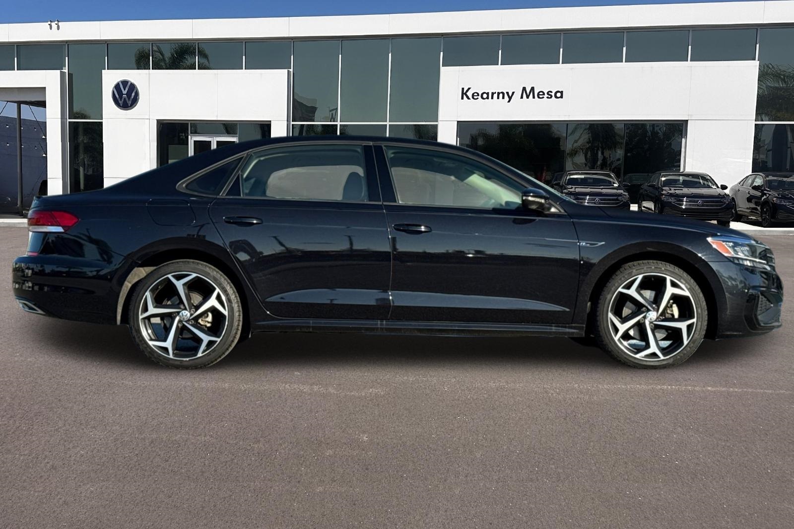 2020 Volkswagen Passat 2.0T R-Line photo 2