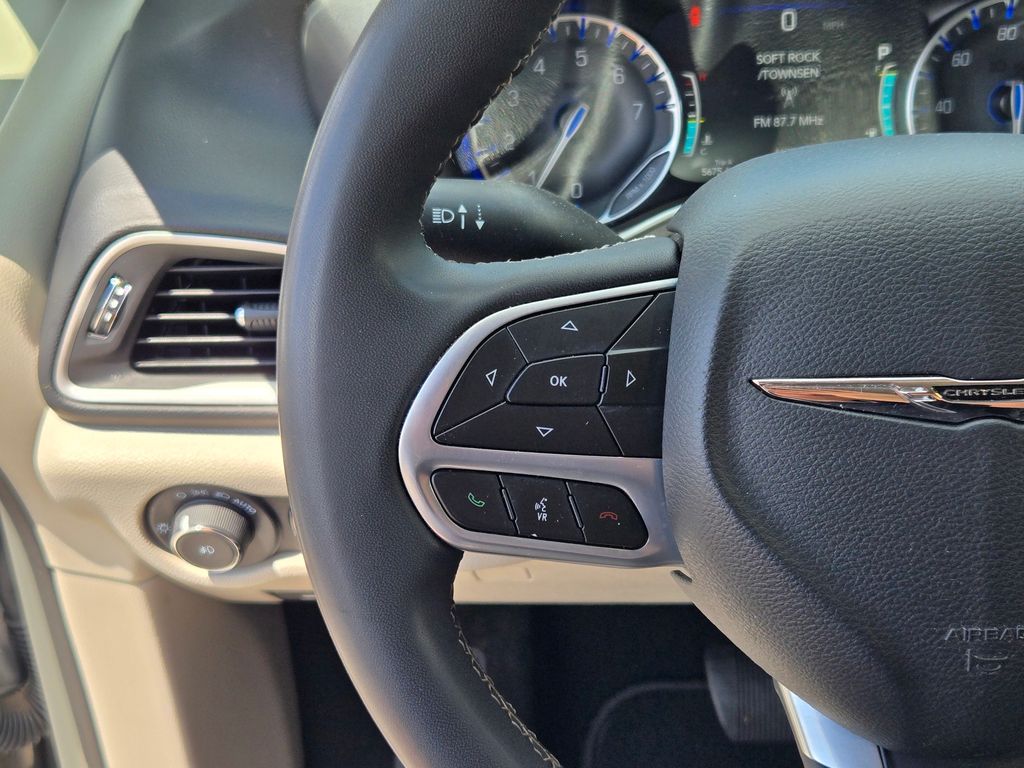 2023 Chrysler Pacifica Touring L photo 27