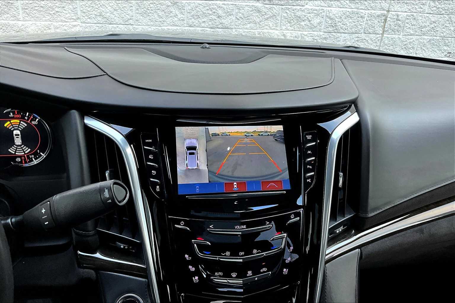 2020 Cadillac Escalade Platinum photo 25