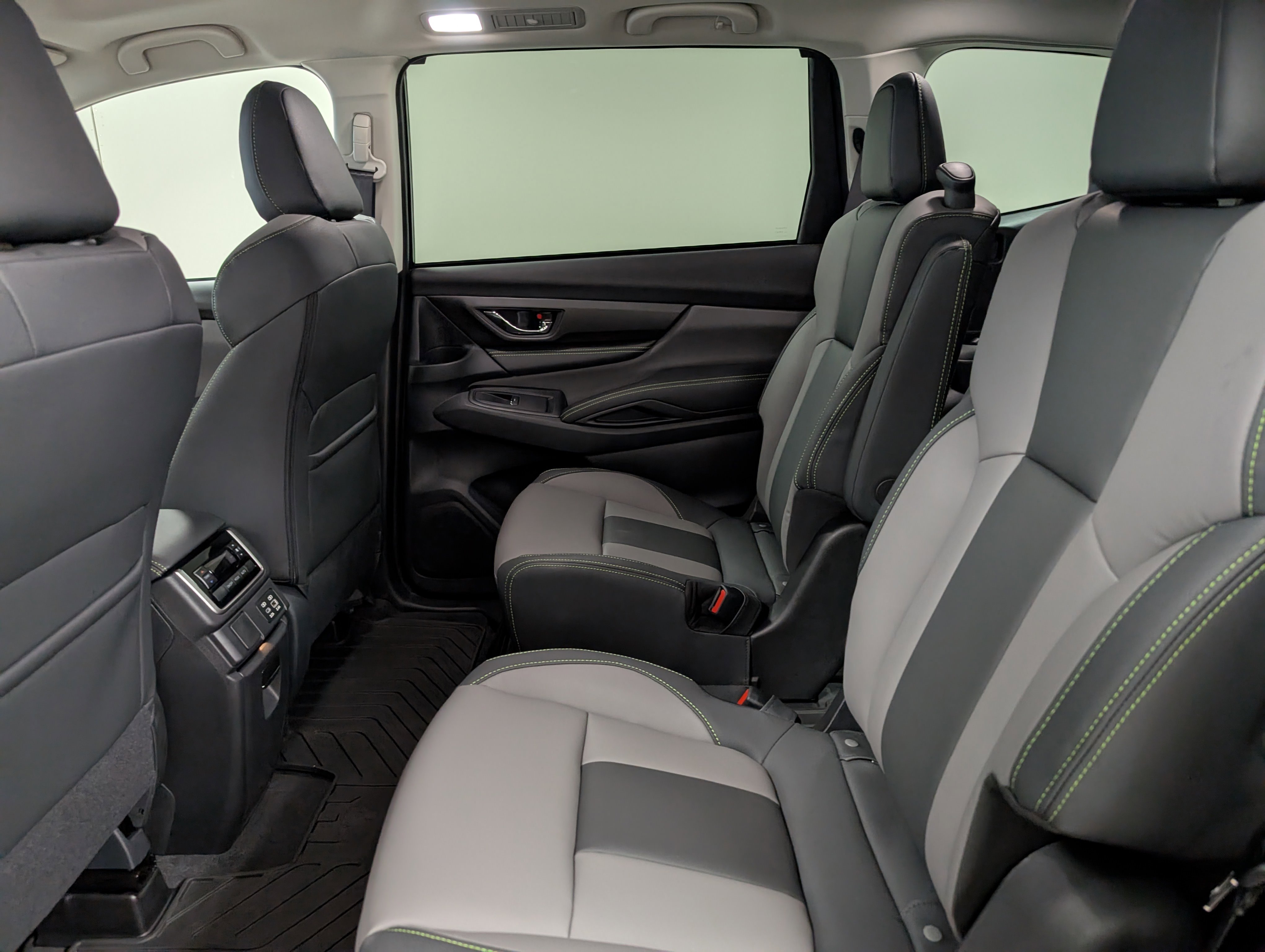 2025 Subaru Ascent Onyx Edition photo 2