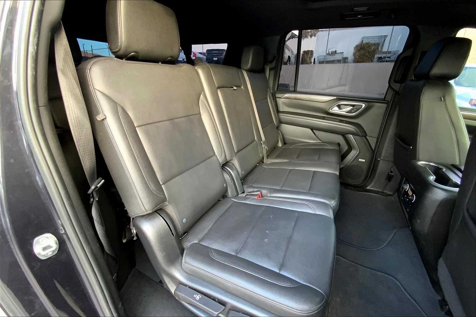 2022 Chevrolet Suburban LT photo 19