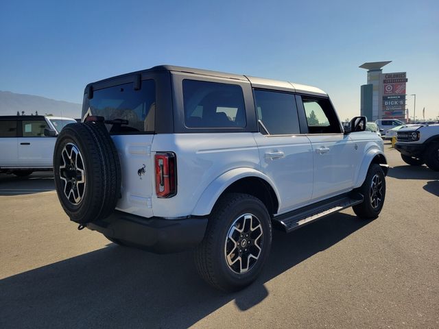 2025 Ford Bronco Outer Banks photo 4