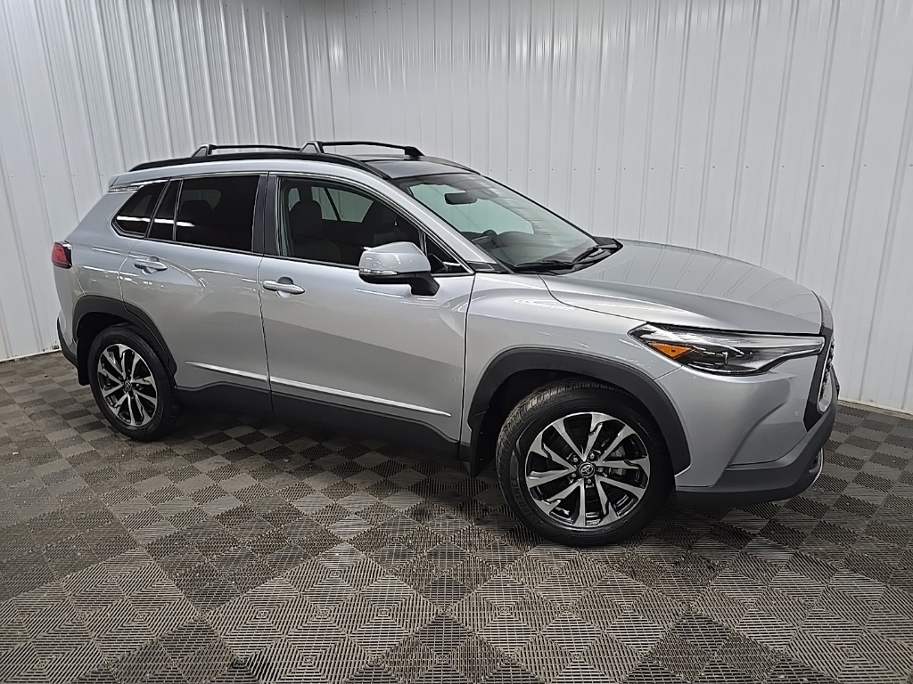 2022 Toyota Corolla Cross XLE's photo