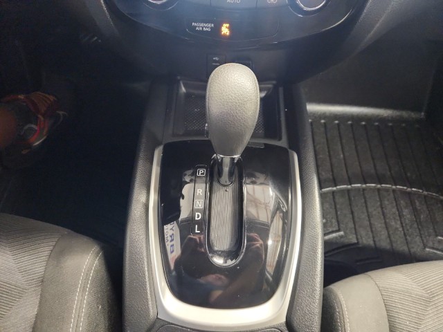 2016 Nissan Rogue SV photo 17
