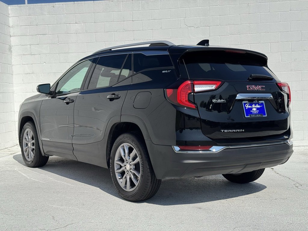 2024 Toyota RAV4 SLT photo 10