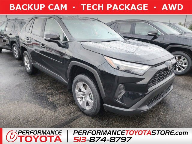2025 Toyota RAV4 XLE's photo