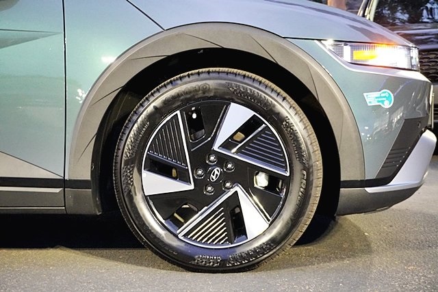 Used 2025 Green Hyundai SEL image 7