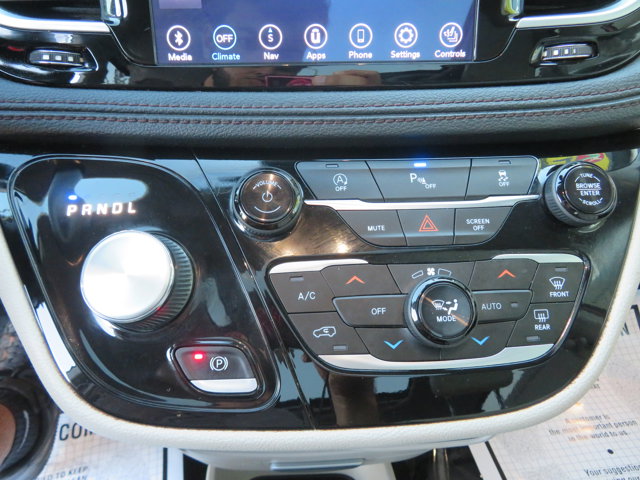 2020 Chrysler Pacifica Limited photo 21