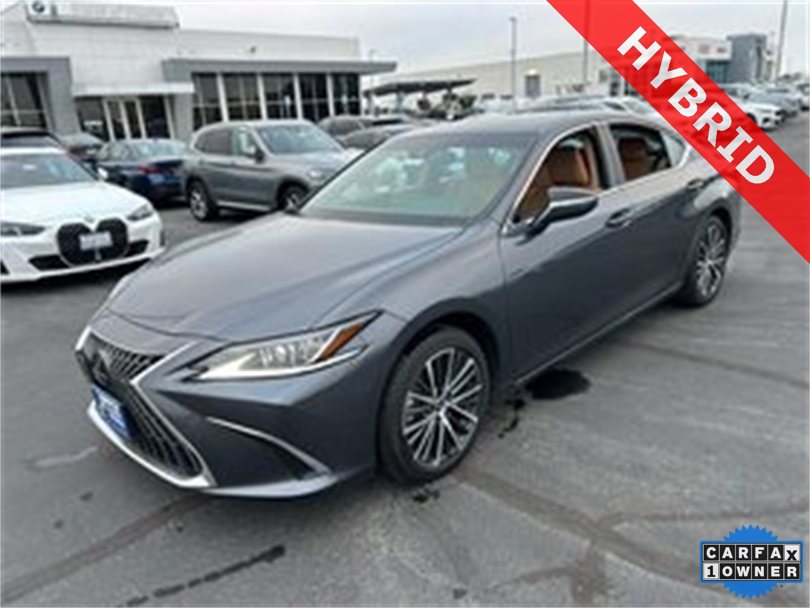 2025 Lexus ES Hybrid 300h's photo