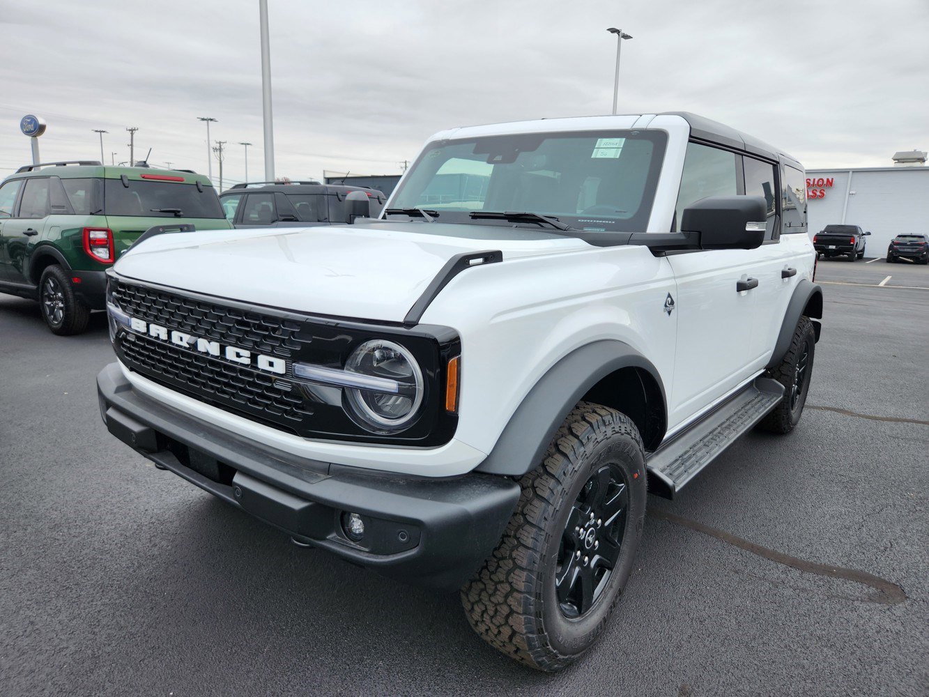 2025 Ford Bronco Outer Banks photo 3