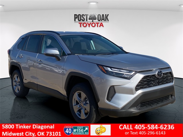 2025 Toyota RAV4 XLE's photo