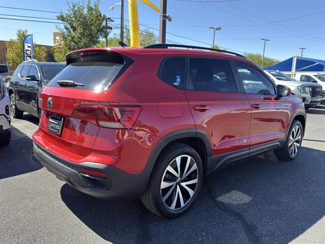 2023 Volkswagen Taos SE photo 4