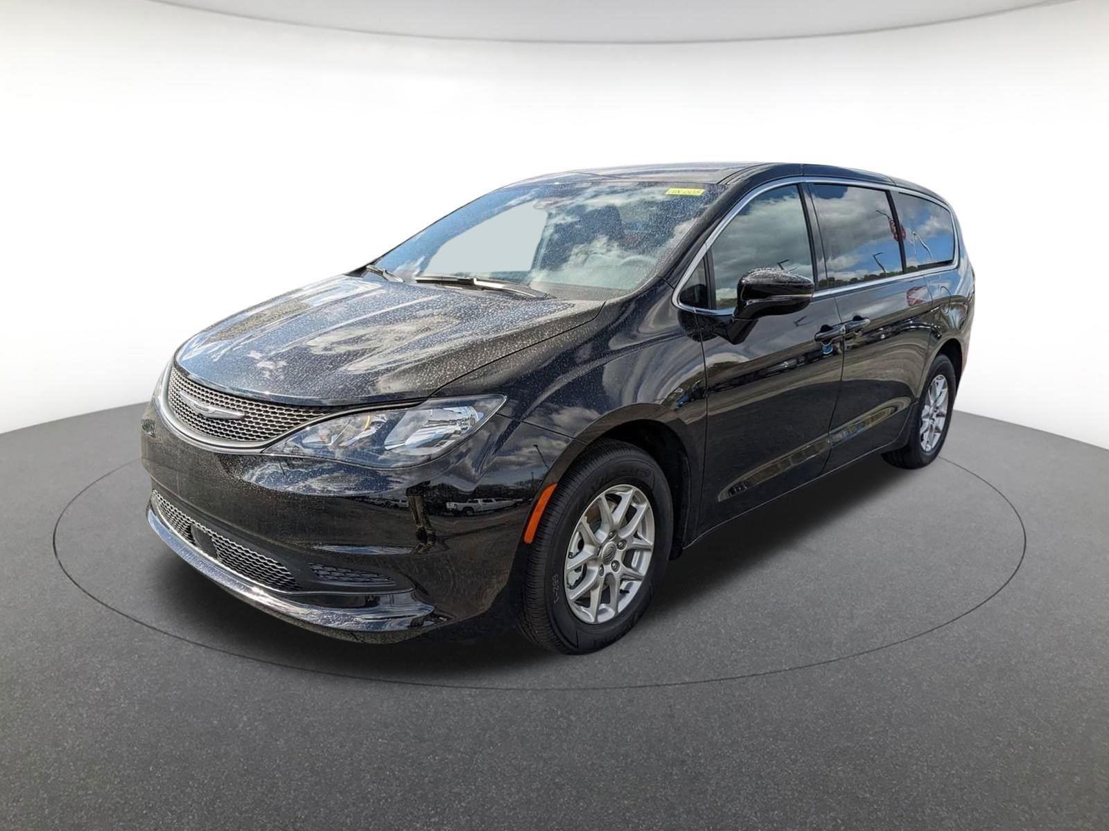2025 Chrysler Voyager LX photo 7