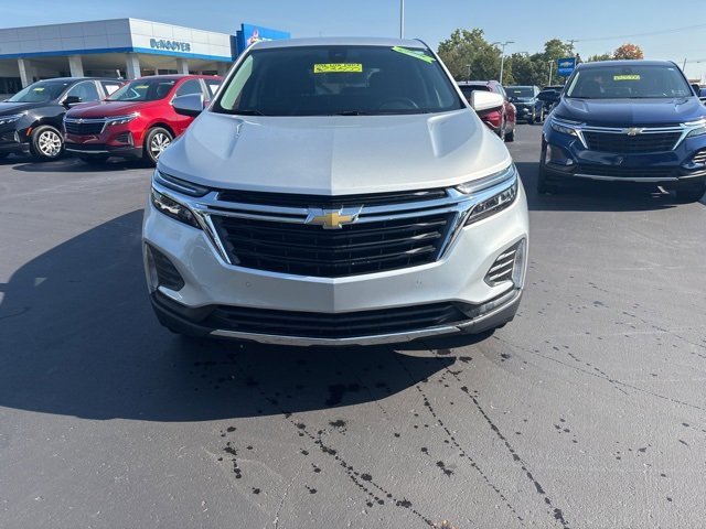2022 Chevrolet Equinox LT photo 2