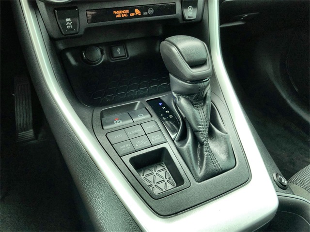 2022 Toyota RAV4 LE photo 10