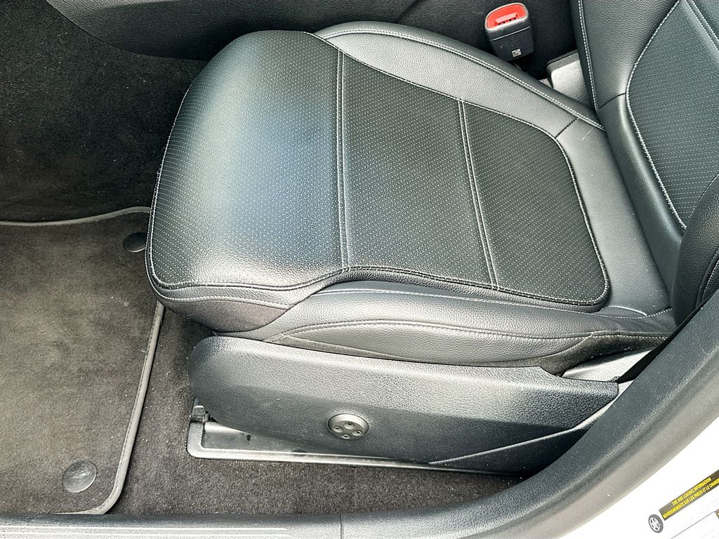 2024 Mercedes Benz GLC 300 photo 20