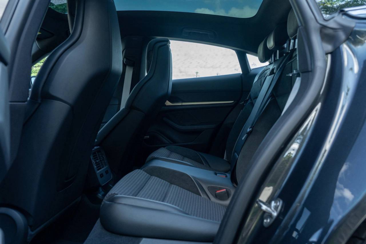 2025 Porsche Taycan 4S photo 29