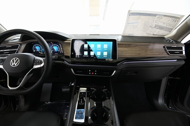 2026 Volkswagen Atlas SEL photo 2