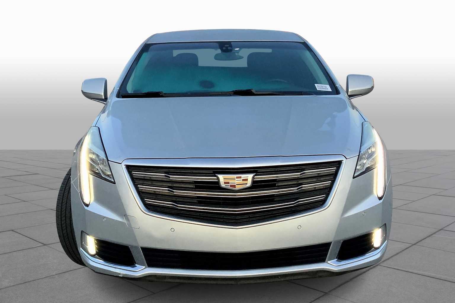 2018 Cadillac XTS Luxury photo 2