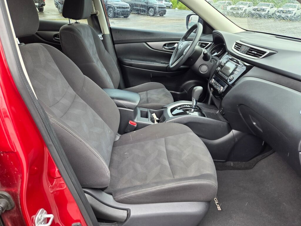 2016 Nissan Rogue SV photo 4