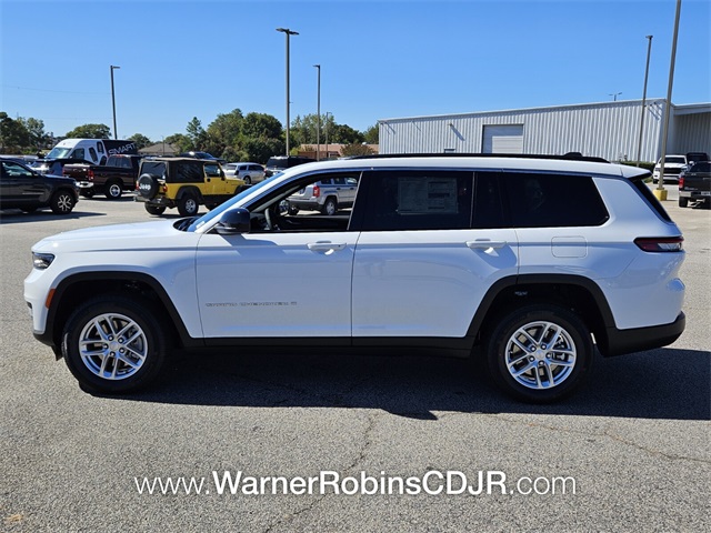 2025 Jeep Grand Cherokee Laredo photo 2