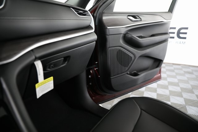 2025 Jeep Grand Cherokee Limited photo 13