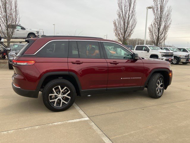 2024 Jeep Grand Cherokee Limited photo 3
