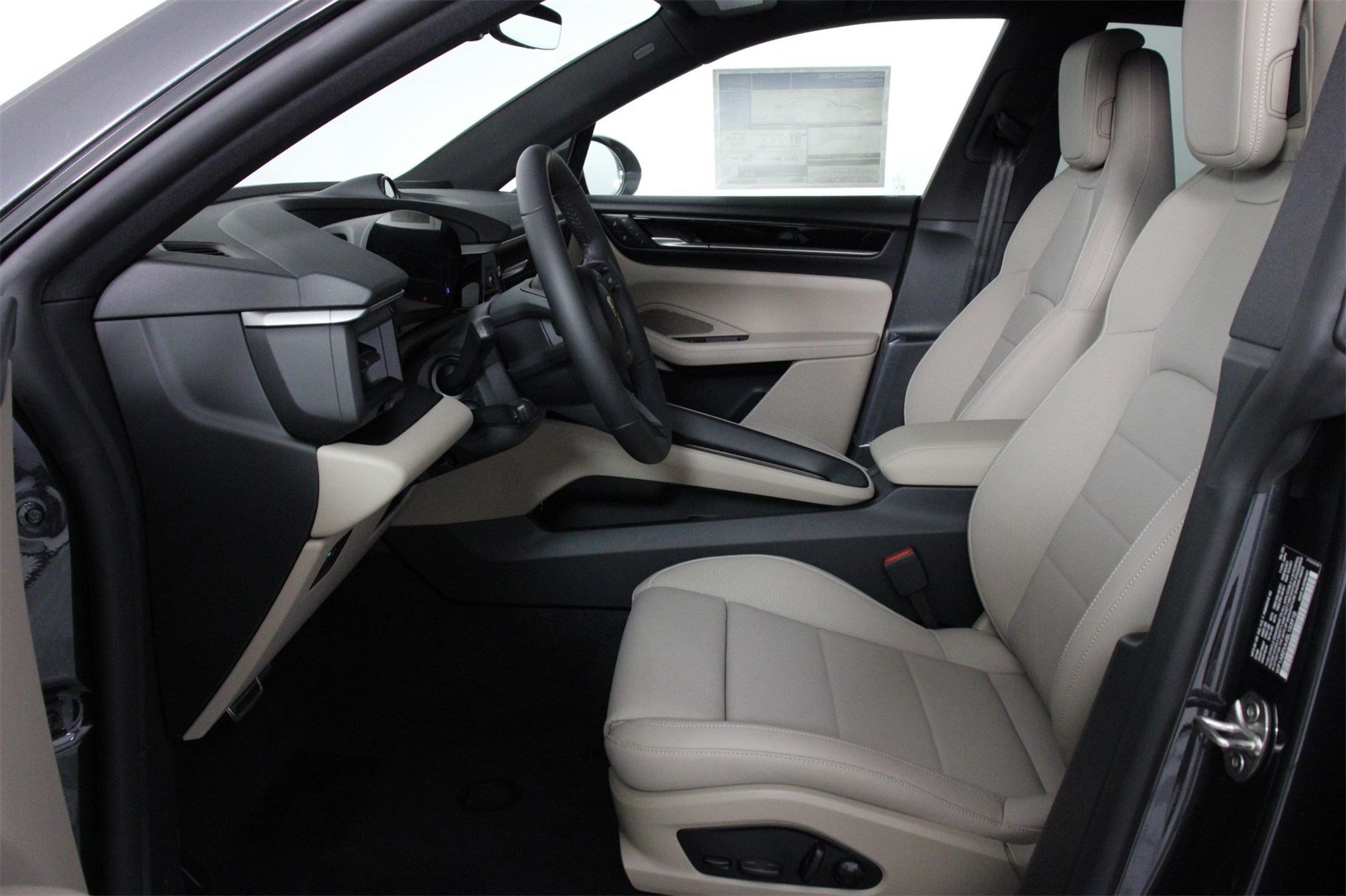 2025 Porsche Macan Electric photo 4